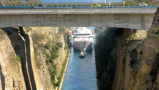 Canal de Corinto © Andrew and Annemarie - www.flickr.com/photos/andrew_annemarie/5697472351
