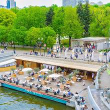 Restaurantes en el parque Gorki, Moscú, Rusia