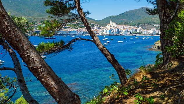 Cala de Cadaqués, Costa Brava © Kenneth Dedeu / Shutterstock