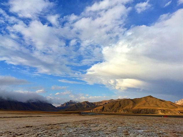 Cerca del polo de inaccesibilidad: el vasto paisaje de las Tian Shan kirguisas, Kirguistán © Megan Eaves / Lonely Planet