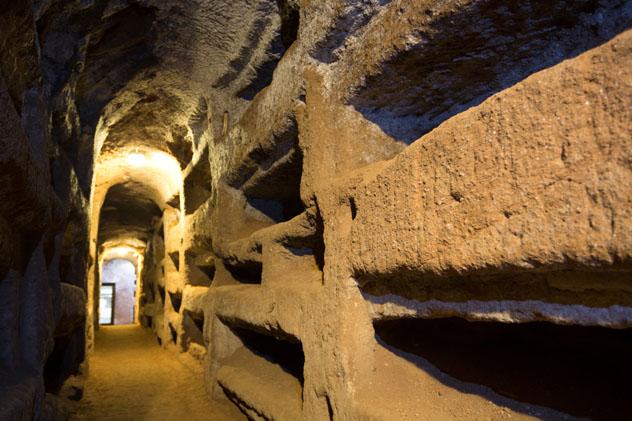 Catacumbas de San Callisto, Roma, Italia © David Soanes / Shutterstock