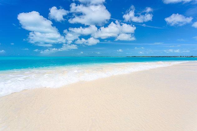 La playa más famosa de Cayo Largo es playa Paraíso, Cuba © MasterPhoto/Shutterstock