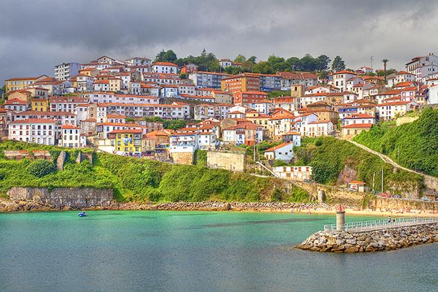 Lastres, pueblo de costa de Asturias, España
