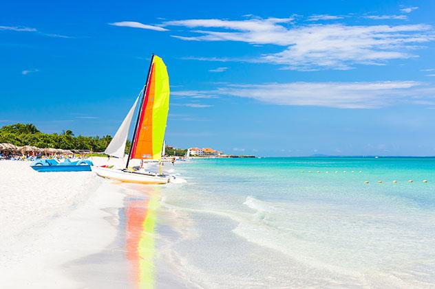 La playa de Varadero es muy popular entre veraneantes de todo el planeta, Cuba © Kamira / Shutterstock