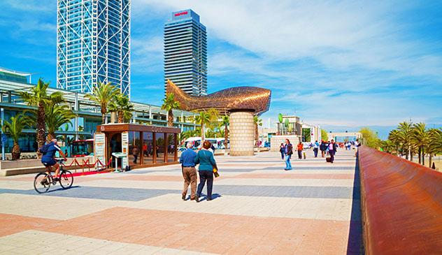 Ruta para correr en Barcelona, paseo marítimo de Barcelona con el pez de Gehry