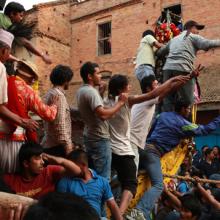 Celebrar el Bisket Jatra, Nepal