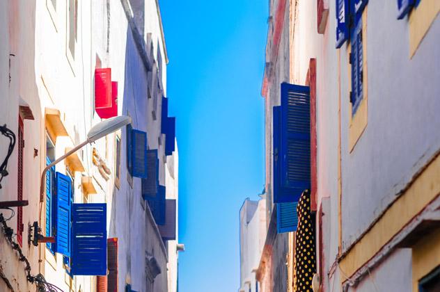 Alojarse en uno de los bellos riads de Esauira no arruina a nadie, Marruecos © anderm / Shutterstock