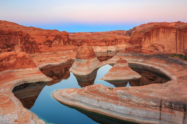 Reflection Canyon, una de las múltiples maravillas geológicas que hay a lo largo del lago Powell, EEUU © Johnny Adolphson / Shutterstock