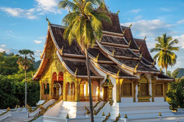El dorado Wat Ho Pha Bang acoge la imagen de Buda de la que Luang Prabang toma su nombre. Suthikait Teerawattanaphan/Shutterstock ©
