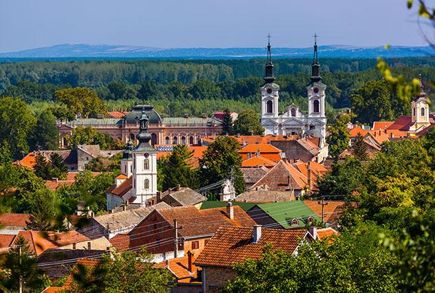 Novi Sad, Serbia: Sremski Karlovci y el monte Fruška Gora a las afueras