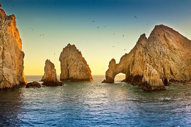 Por el mar de Cortés, un libro para navegar en un pequeño barco por Baja California