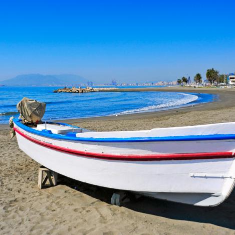 Barco pesquero en la playa de Pedregalejo