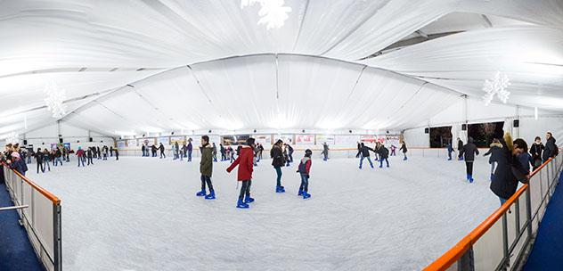 Pista de patinaje de Firenze Winter Park, Florencia, Italia © www.firenzewinterpark.it