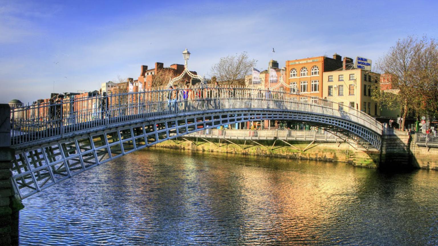 El Half Penny Bridge, Dublín, Irlanda
