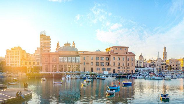 Recién reinaugurado, el Teatro Margherita es una de las claves del rejuvenecimiento de Bari, Italia © Dimitar Chobanov / Alamy Stock Photo