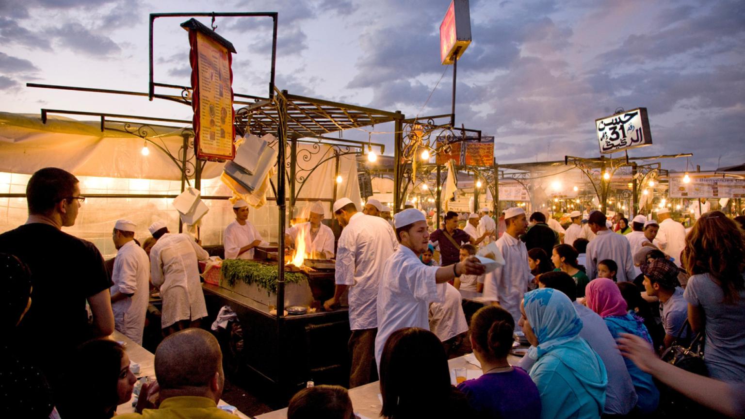 Puestos de comida en la plaza Yamaa el Fna, Marrakech, Marruecos
