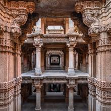 Adalaj Stepwell o Rudabai Stepwell en la ciudad de Adalaj, cerca de Gandhinagar en el estado de Gujarat, India.