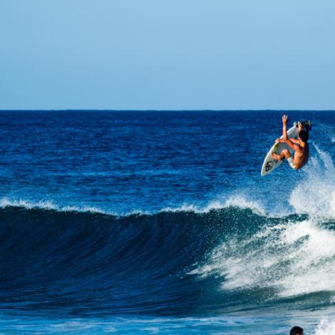 Hacer "surf" en Rincón, Puerto Rico