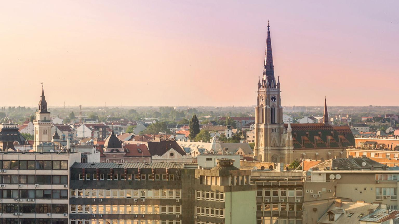 Novi Sad, campanario de la iglesia de Santa María, Serbia