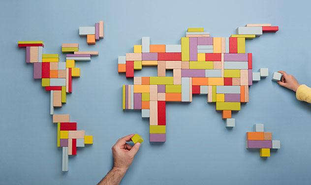 Viajar por el mundo en familia sin salir de casa a través de los puzles