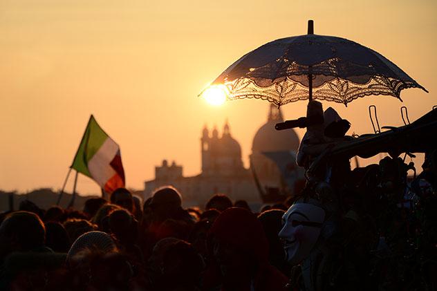 Protesta en las calles de Venecia, Italia © Kate Kony / Shutterstock