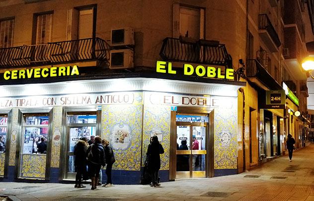 Cervecería El Doble, calle Ponzano, Madrid, España © Cassandra Gambill / Lonely Planet