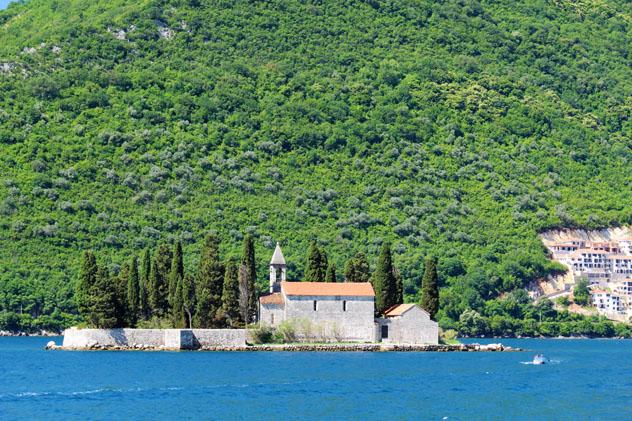 Monasterio e isla de San Jorge, Perast, Montenegro © Anastasia Kamysheva / Shutterstock