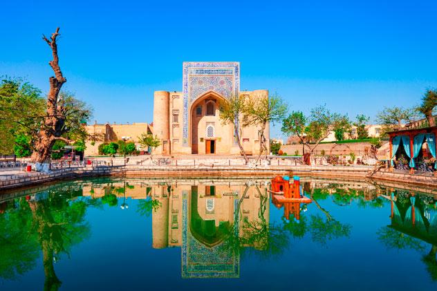 Complejo de Lyabi Hauz en Bujará. © saiko3p/Shutterstock