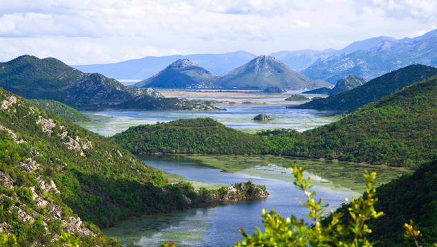 Lago Skadar, norte de Montenegro © ollirg_Shutterstock