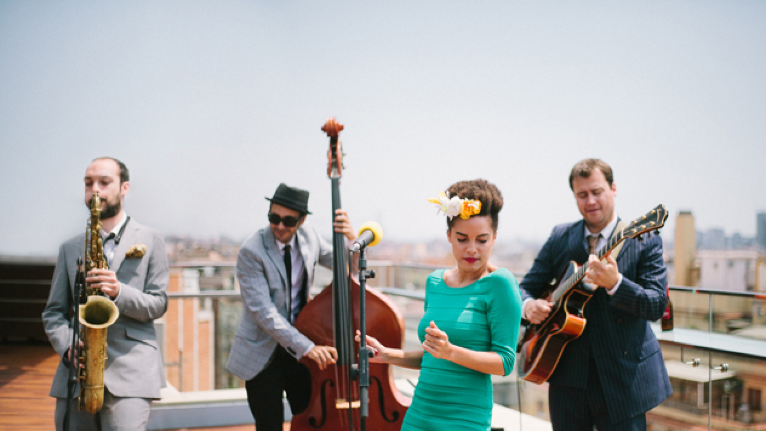 Saphie Wells & The Swing Cats en 'balcony' del Ayre Hotel Rosellón, Barcelona, Cataluña, España