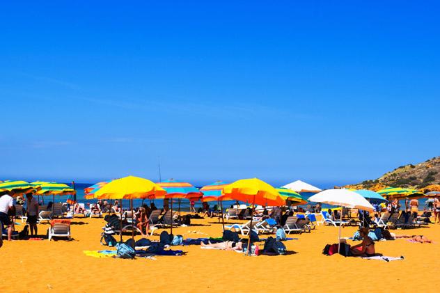 Playa de la bahía de Ramla, Gozo, Malta © Emma Shaw / Lonely Planet