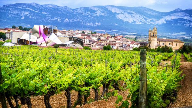 Bodegas Marqués de Riscal en Elciego, Álava, España © Valikdjan / Shutterstock