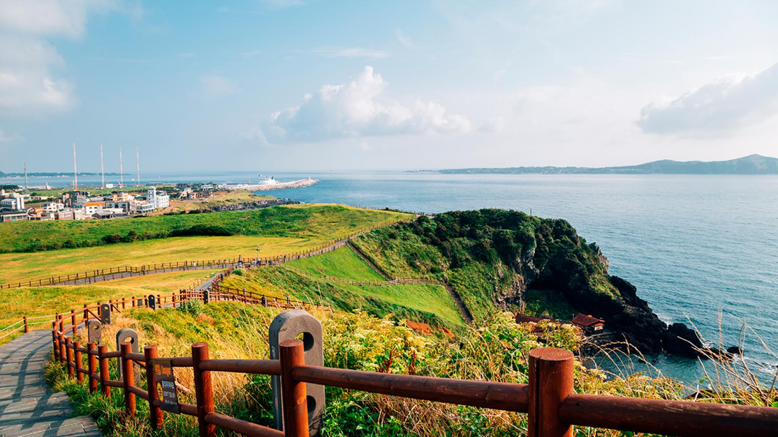 Sendero Ilchulbong Tuff Cone en la isla de Jeju, Corea