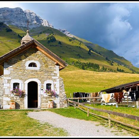 Capilla en el Col des Aravis, Saboya y Mont Blanc, Francia