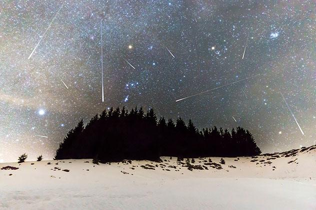 Astrofotografía de la Vía Láctea, estrellas y cometas en Bulgaria