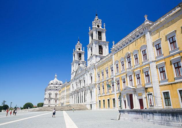 Palacio Nacional de Mafra, Portugal © jorisvo / Shutterstock