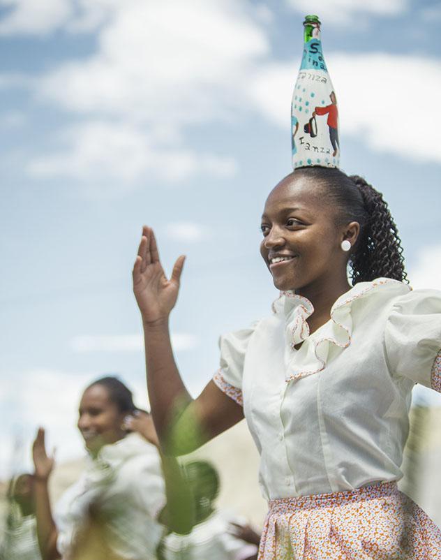 Milena Espinoza baila la bomba, Ibarra, Ecuador © Philip Lee Harvey / Lonely Planet