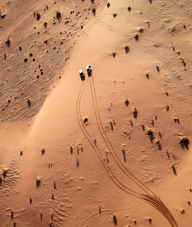 Wadi Rum a vista de pájaro, a bordo de un globo aerostático, Jordania © Claudia Fernandes / Shutterstock
