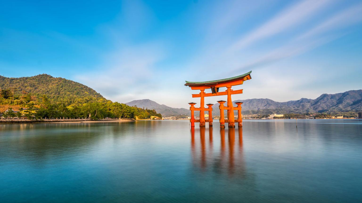 La torii del santuario Itsukushima-jinja en la isla de Miyajima.