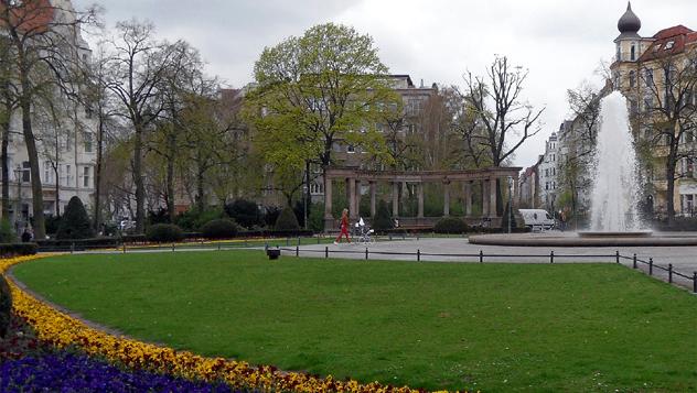 Viktoria-Luise-Platz, Schöneberg © onnola - www.flickr.com/photos/30845644@N04/8717956706