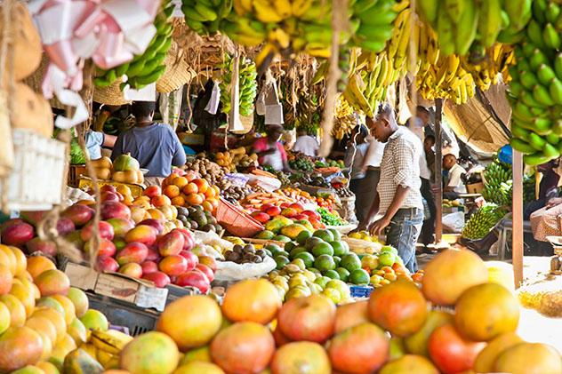 Mercado local en Nairobi, Kenia. Viaje sostenible Lonely Planet