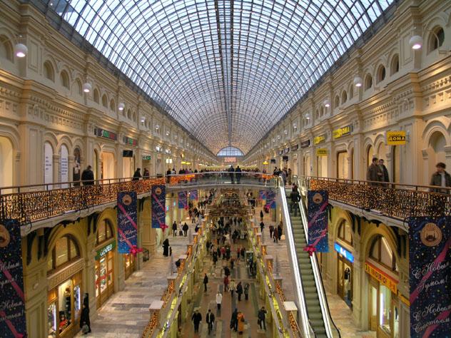 Interior del centro comercial GUM, en Moscú, Rusia © danilov / Shutterstock