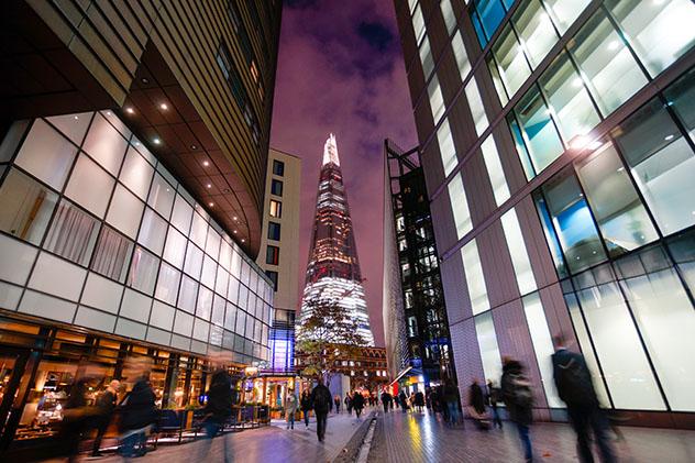 Al fondo, el icónico Shard, Londres, Inglaterra © alice-photo / Shutterstock