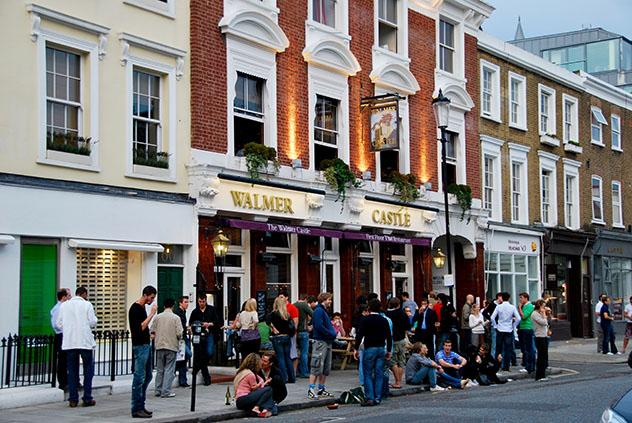 Notting Hill: frente al restaurante Walmer Castle