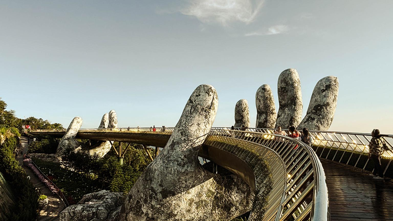 Golden Bridge en Sun World Ba Na Hills, Da Nang, Vietnam. 