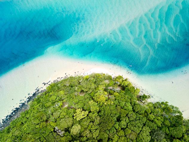 Tallebudgera Creek, Gold Coast, Australia © bmphotographer / Shutterstock