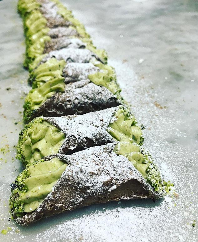 Pasticceria Conte, Bronte, Sicilia, Italia © www.facebook.com_barcontigallent