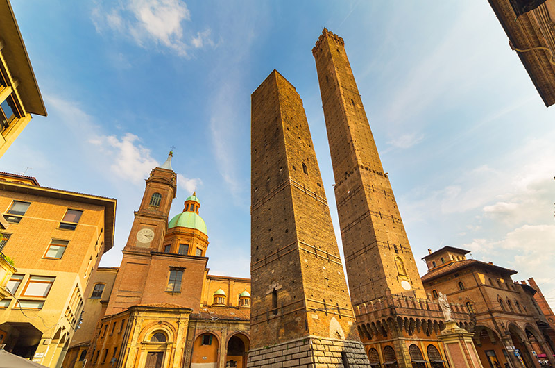 Las Dos Torres y las calles históricas de Bolonia, Italia