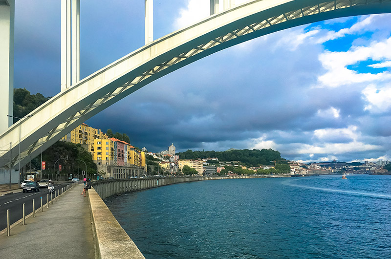 Ponte da Arrábida, Massarelos, Oporto, Portugal