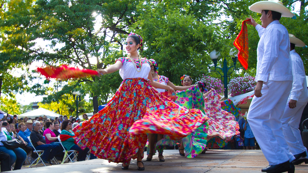 Baile tradicional mejicano en Santa Fe, Nuevo México. © JannHuizenga / Getty Images